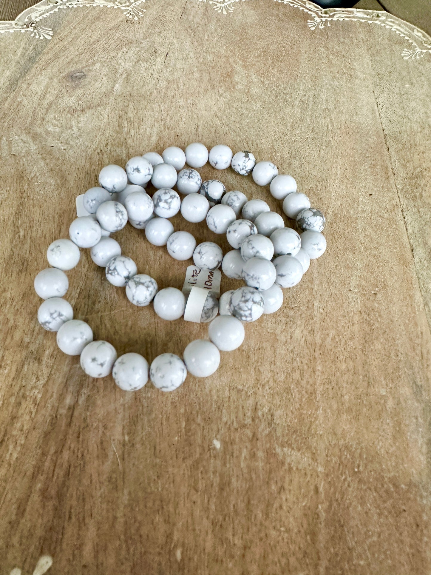 Elegant Howlite 10mm Bead Bracelet for Calming Energy and Stylish Everyday Wear – Natural Healing Crystal Stretch Bracelet – Unisex Jewelry Gift